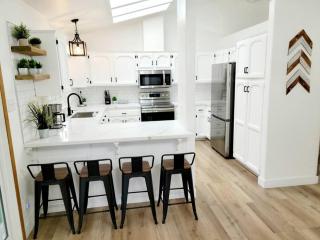 Oasis Riverfront House -10 min to Sequoia - Three Rivers - 2