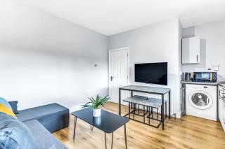 Modern Two-Bedroom Flat Near Victoria Park, Leicester - 5