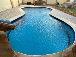 فيلا للايجار اليومى فى الريف الاوربي طريق مصر اسكندرية الصحراوي قريبة من مطار سفنكس وبجوار هايبر وان الصحراوي- 5 غرف نوم-حمام سباحة-شواية- كيدز ايريا- جيم- بلياردو - 3