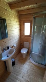 Happy Cottage - - 2