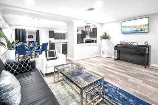 Luxury @ SixFlags and LaCantera Hot Tub+Grill - 6