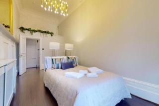 Stunning Hyde Park Home with Private Balcony & Lift Elevator Access - 6