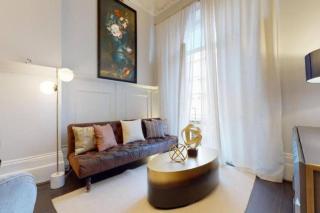 Stunning Hyde Park Home with Private Balcony & Lift Elevator Access - 5