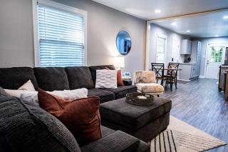 Tucked Away Bungalow Near Airport! - Atlanta - 2