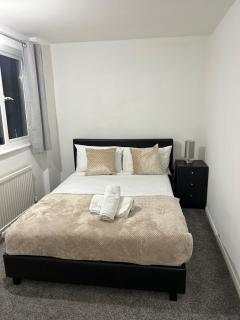 Spacious Comfortable 4 Bedroom House - Aylesbury - 4