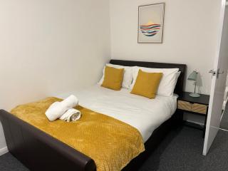 Spacious Comfortable 4 Bedroom House - Aylesbury - 3