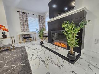 Stylish Duplex walk To Lake Eola Orlando. Sleeps 8 - 2
