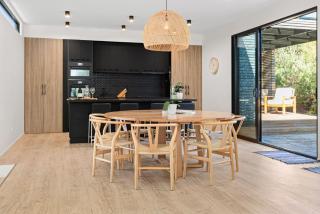 Ocean Beach Retreat - Contemporary Rye Accommodation - 2