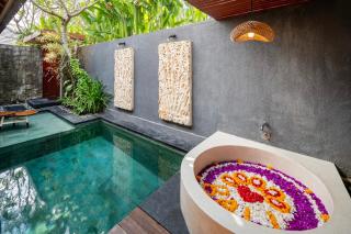 Seminyak Sanctuary Villa by Ini Vie Hospitality - Legian - 5