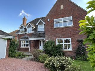 5 Bedroom 4 Bathroom Gym Playroom Country Home - Leamington Spa - 0