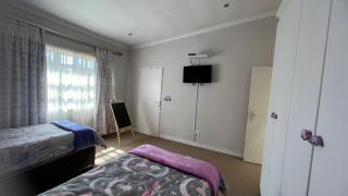 Sizanazo Guest House - Family Suite - Joanesburgo - 6