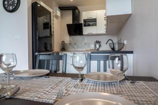 Komfortowy Apartament Nadbrzeżna blisko Warszawy z Parkingiem - 1