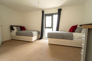 Spacious Apartment in Woking Town Centre - 6
