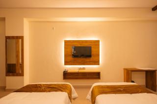 Uptown Suites - 6