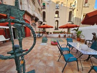 The Spanish Palace, Suites, Rooms, Apartments & Terraces - Naples - 6