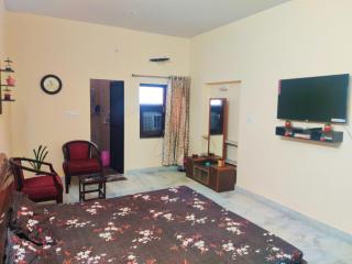 Luxurious 3BHK Urban Retreat Homestay - 6