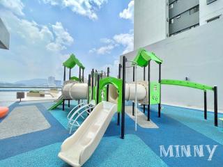 Netizen walk to MRT 4-5pax - 6