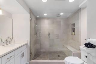 Villa Discovery 3-Bedroom Retreat in Magnolia - Seattle - 1