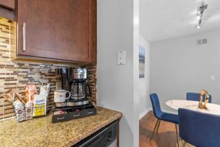 Modern Sapphire Sanctuary near Braves Stadium - 3