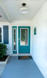 Coral Cottage pool gas firepit a 2bed 2bth sleeps 6 - 7