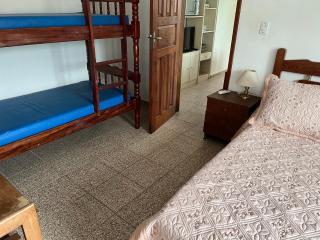 APTOS FAMILIA com AR CONDICIONADO UBATUBA Praia Pereque Acu - Ubatuba - 2