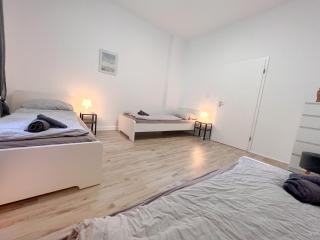 3 Zimmer mit 6 Betten, große Küche, neues Bad, 7min zur A1 - Hagen - 2