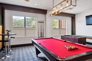 Perfect Location/ Resort Style Pool/Fast Wi-Fi - Houston - 8