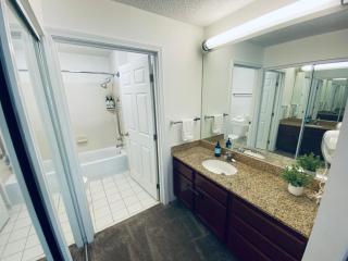 The Holistic Escape w/Fast WiFi & Free Parking - Houston - 1