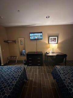 Executive Inn & Suites - Floresville - 1