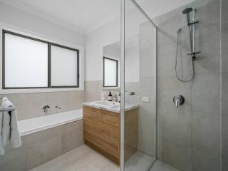 Clio on the corner - 9