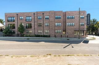 Condo 3 miles to Broadway, Walk to Restaurants and Coffee - 5