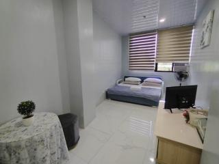 Quirino Hub hotel room with Netflix (402-b) - 8