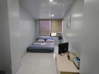 Quirino Hub hotel room with Netflix (402-b) - 6