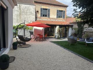 Maison de charme au centre de Moulins, avec jardin et terrasse, tout confort inclus - FR-1-489-474 - Moulins - 0