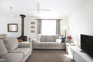 Free night on us this winter at All Seasons - Mollymook - 6