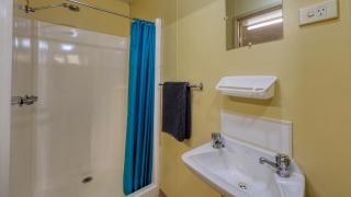 White Cliffs Hotel - 1