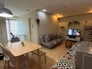 SHAW BLVD 69 sqm 2 bdrm w/ WiFi, parking, across Shangrila Mall - Manila - 1