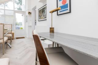 10 Sydenham - By Luxury Apartments - Cheltenham - 4