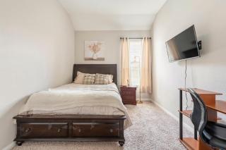 Wonderful Getaway Cypress 2 BR with thoughtful comforts - 6