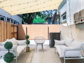 Modern 3BR near Downtown & UCD MedCenter w/ Free Parking - 6