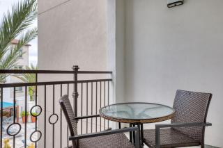 Carmel Valley 1br w spa gym walk to groceries SAN-27 - 7