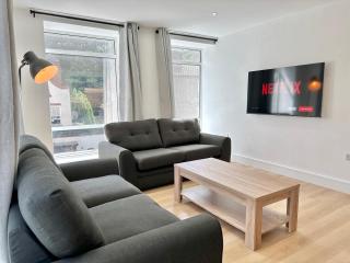 Fountain Apartment No 3 with Free Parking - 8