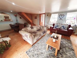 Cute Quirky Cottage - - 7