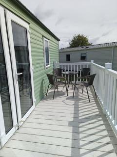 Lovely 8 Berth Caravan With Decking At Breydon Water Holiday Park Ref 10035Rp - 8
