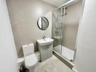 Fountain Apartment No 3 with Free Parking - 4