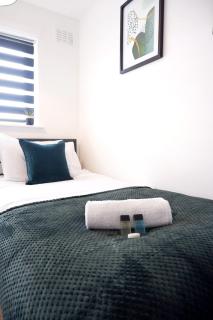 Comfortable and cozy 4-bedroom house near the hospital - Cambridge - 3