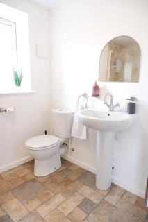 Comfortable 4-BDR House, Sleeps 7, WIFI, Secure Parking - 6