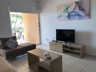 Kings Palace - spacious 2-bed with sea views and large patio - 2