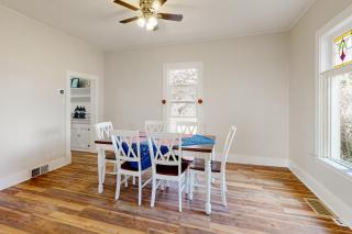 2BR Home with Mountain View, W and D, Private Yard - 7