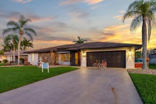 Villa Admiral's Retreat - Southern exposure, DIRECT gulf access, bikes, kayak, and heated pool! - Cape Coral - 1